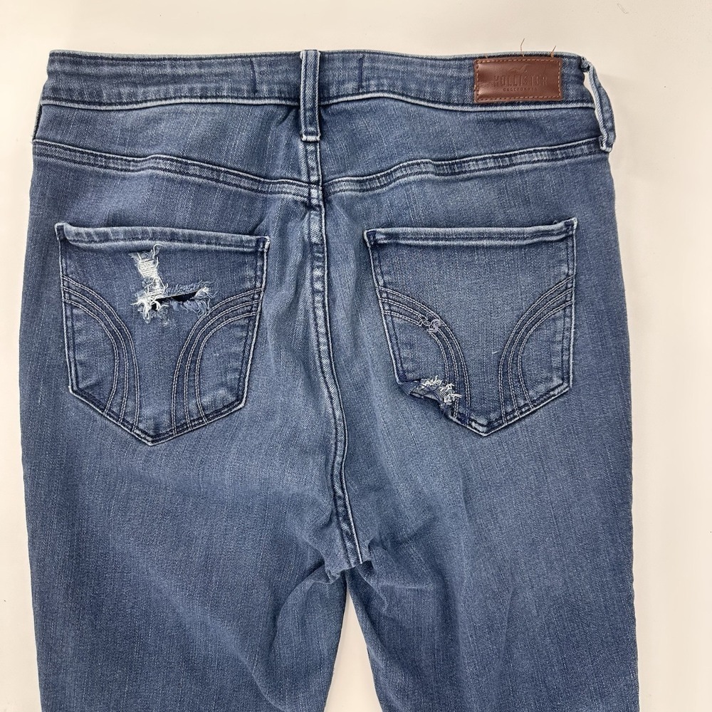 Hollister Ultra High-Rise, Super Skinny 30x30 Ripped Style Soft Stretch - Picture 4 of 11